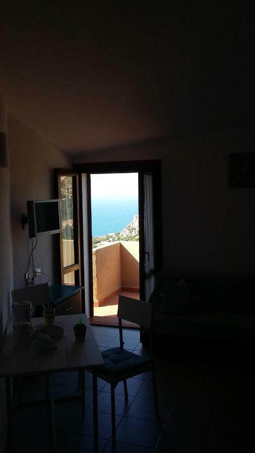 Domus De Janas Villa คอสตาพาราดีโซ ภายนอก รูปภาพ